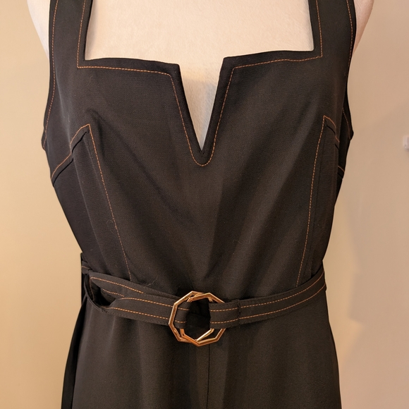 Sleek Black Sleeveless Jumpsuit with Notch Neck and Belt - Picture 2 of 5